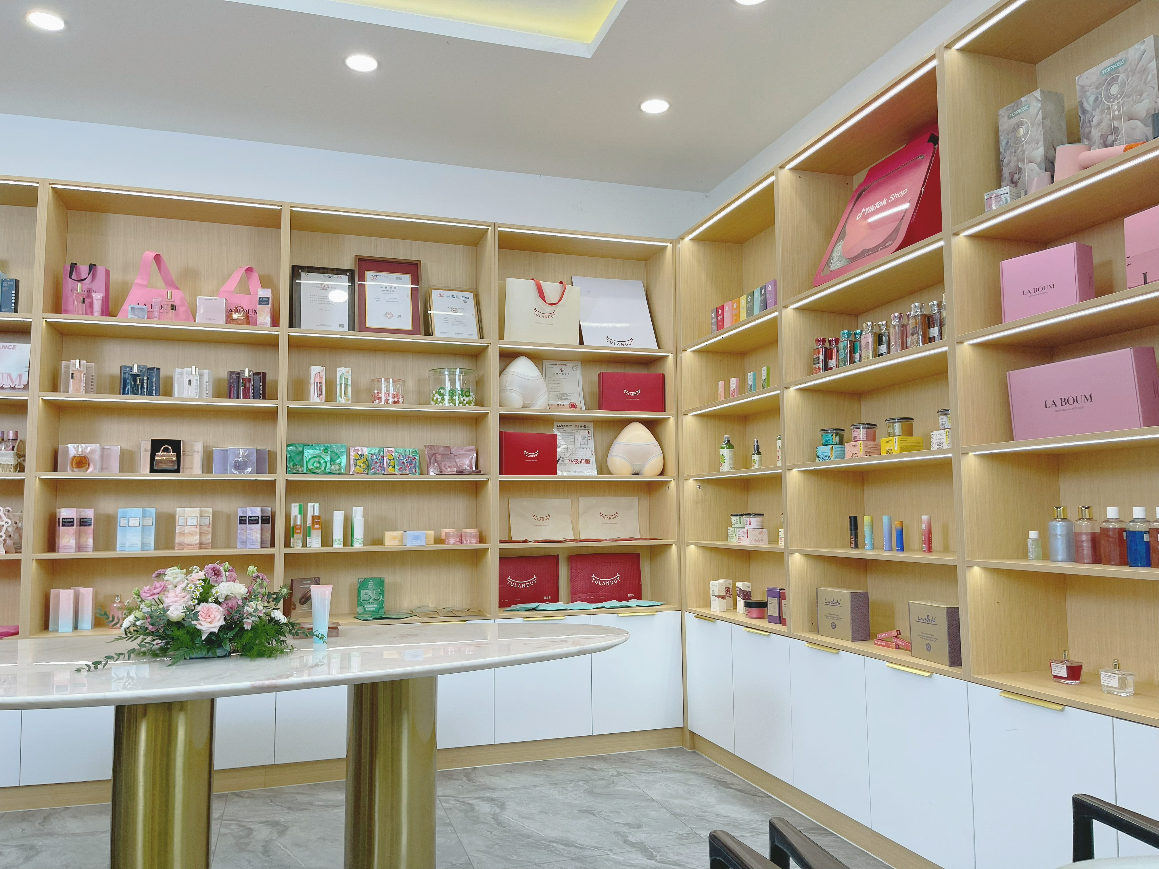 CAM ACADEMY tham gia Showcase 2026 ra mắt bộ sản phẩm mới của LaBoum kết hợp cùng Cistto